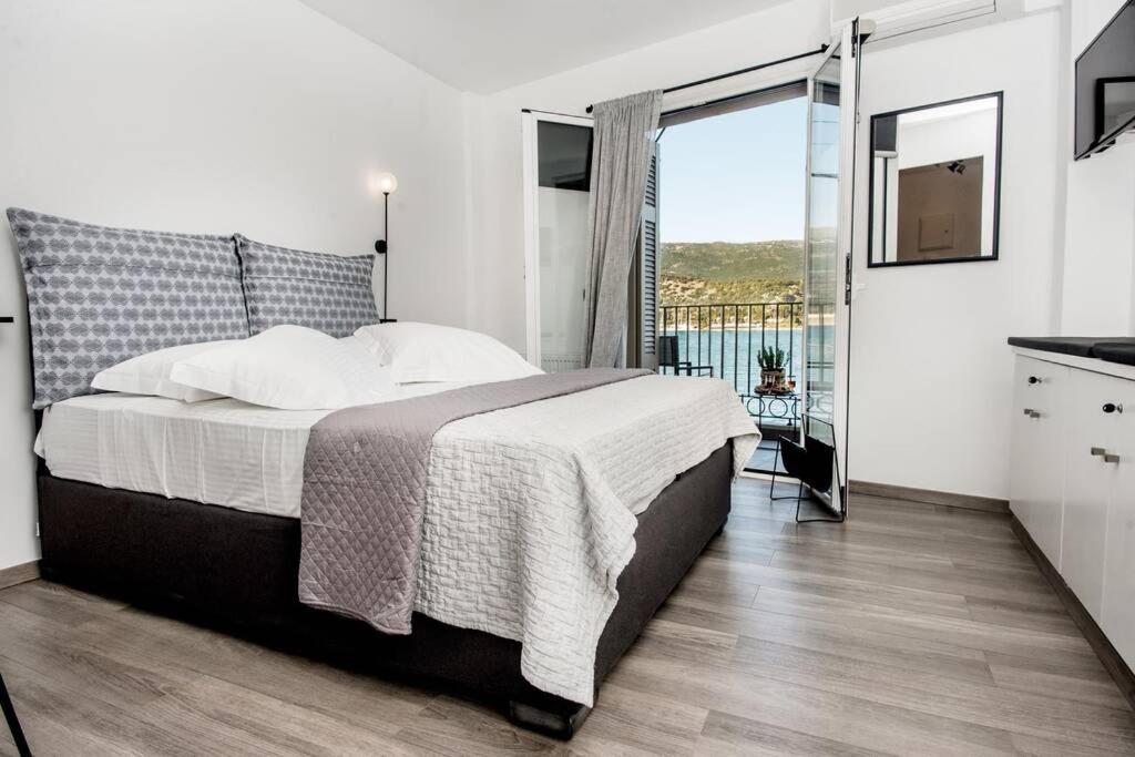 A & B Minimal Suite With Sea View In Argostoli Exteriér fotografie