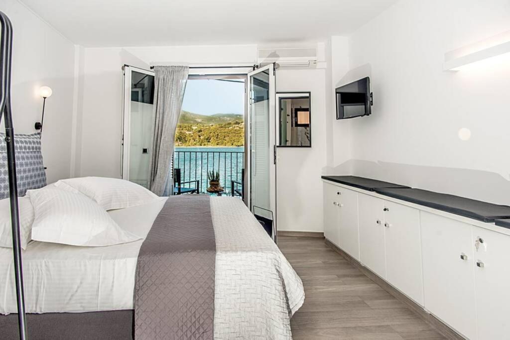 A & B Minimal Suite With Sea View In Argostoli Exteriér fotografie
