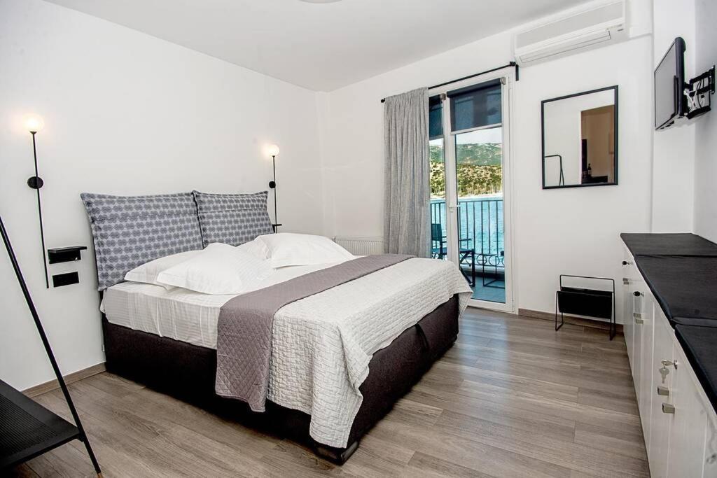 A & B Minimal Suite With Sea View In Argostoli Exteriér fotografie