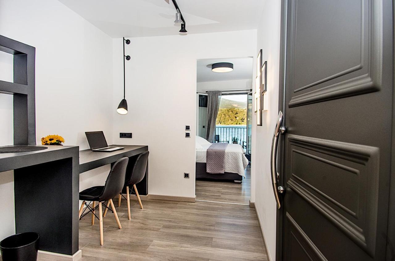 A & B Minimal Suite With Sea View In Argostoli Exteriér fotografie